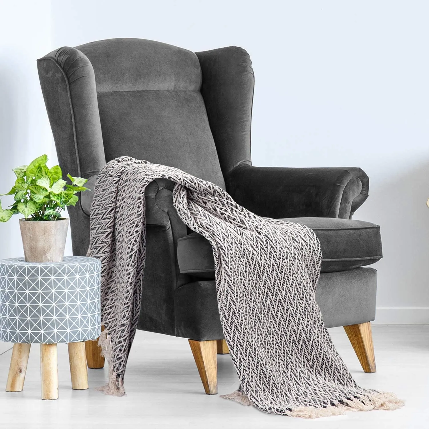 Americanflat 50x60 Throw Blanket - Soft and Breathable Cotton Throw Blanket for Couch, Bed, Chair - Decorative Blanket Perfect for Home, Office, or Outdoor Use - Chevron Black and Cream Blanket