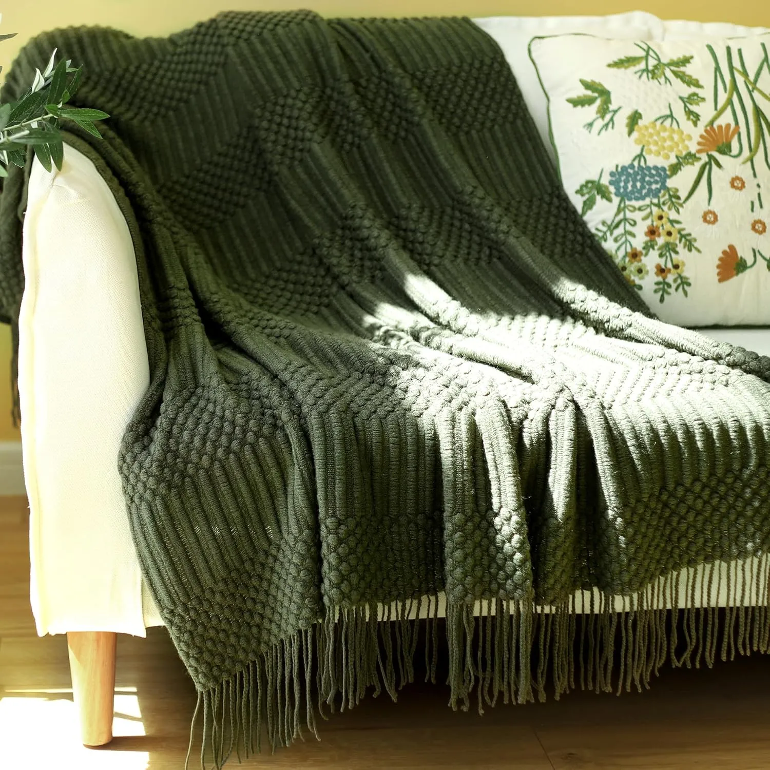 Blagic Knitted Throw Blanket for Couch, Bed and Sofa. Super Soft Blanket with Tassels, Dark Green Throw Blanket, 50 x 60 Inches Lightweight & Cosy Home Decor