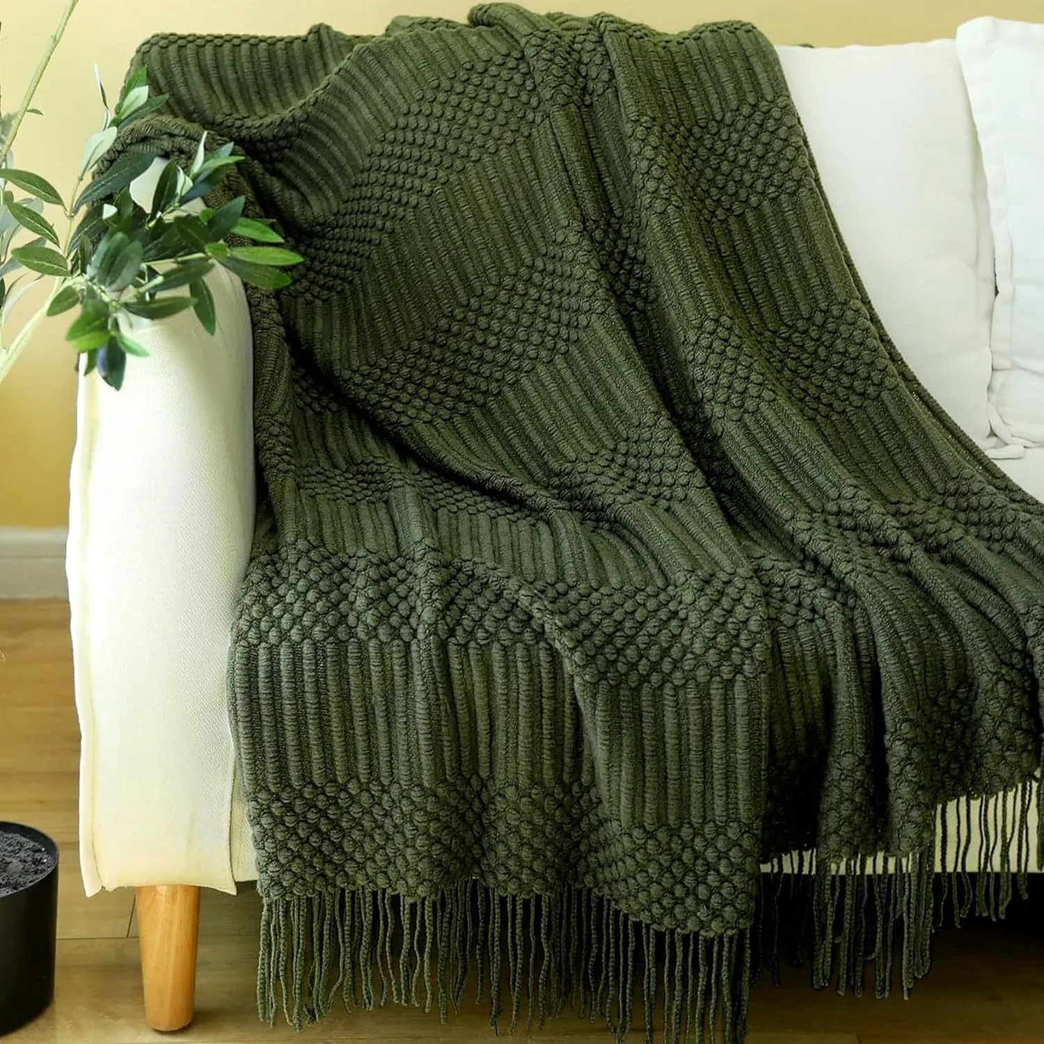 Blagic Knitted Throw Blanket for Couch, Bed and Sofa. Super Soft Blanket with Tassels, Dark Green Throw Blanket, 50 x 60 Inches Lightweight & Cosy Home Decor