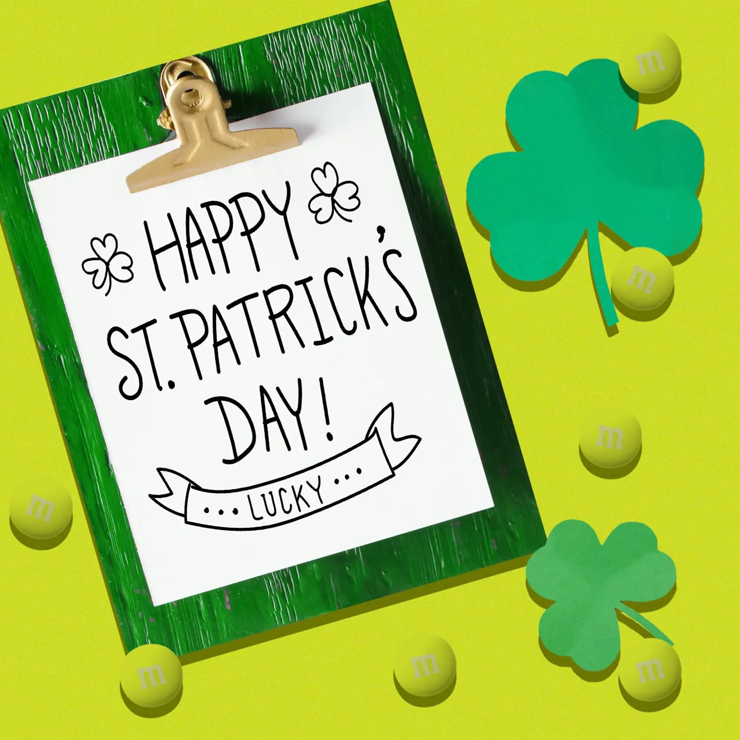 M&M’S WORLD Electric Green Milk Chocolate Candy - 2lbs of Bulk Chocolate Candy in a Resealable Pack for Birthdays, Graduations, St. Patrick's Day Celebrations, and More