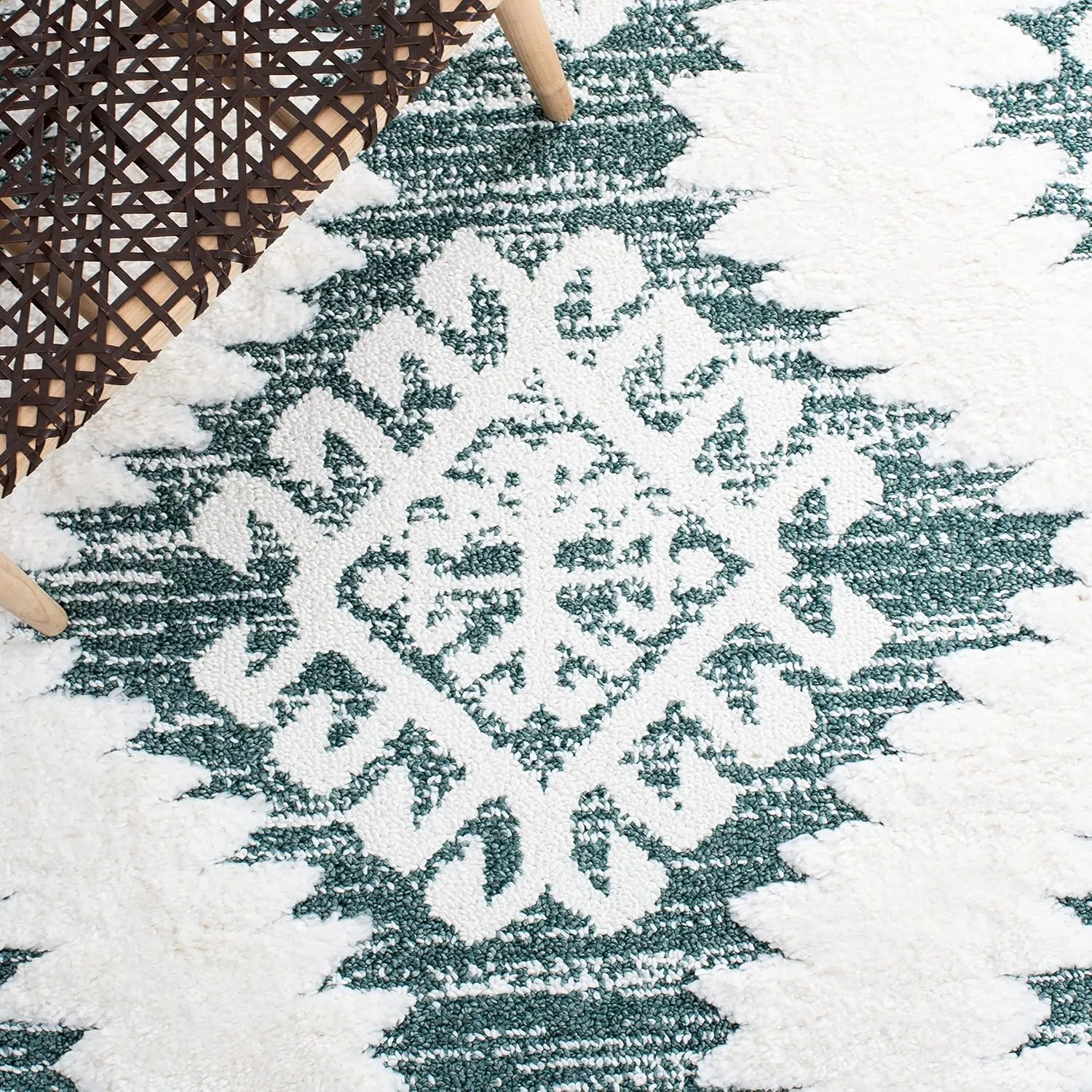 SAFAVIEH Moroccan Tassel Shag Collection Area Rug - 9' x 12', Green & Ivory, Boho Design, Non-Shedding & Easy Care, 2-inch Thick Ideal for High Traffic Areas in Living Room, Bedroom (MTS652Y)
