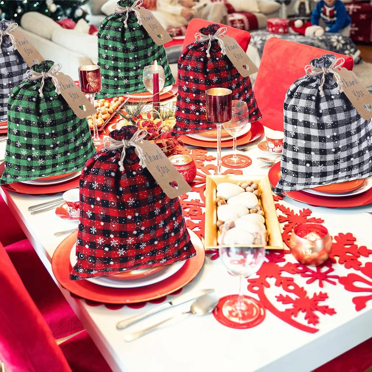 Shappy 48 Pcs Christmas Drawstring Bags Xmas Buffalo Plaid Burlap Candy Bags Linen Treat Sack Holiday Party Favor Christmas Sack Sachet with Cards and Rope(7 x 5 Inch,Black, Red, White, Green)