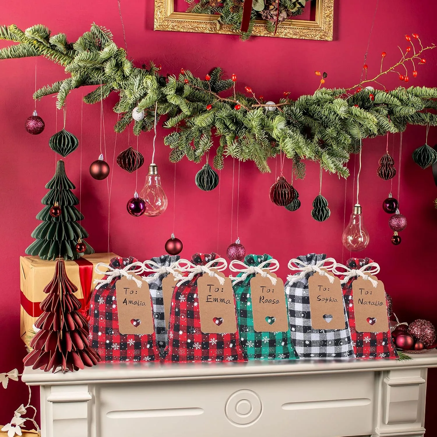 Shappy 48 Pcs Christmas Drawstring Bags Xmas Buffalo Plaid Burlap Candy Bags Linen Treat Sack Holiday Party Favor Christmas Sack Sachet with Cards and Rope(7 x 5 Inch,Black, Red, White, Green)