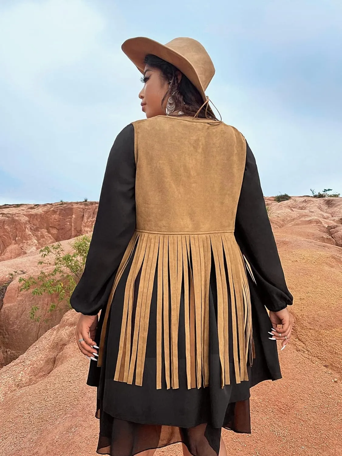 WDIRARA Women's Plus Size Cut Out Tassel Hem Vest Faux Suede Sleeveless Jacket Cardigan